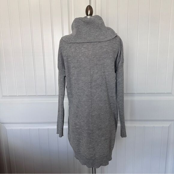 Lulu’s Tea Reader Light Grey Sweater Dress - Picture 4 of 7